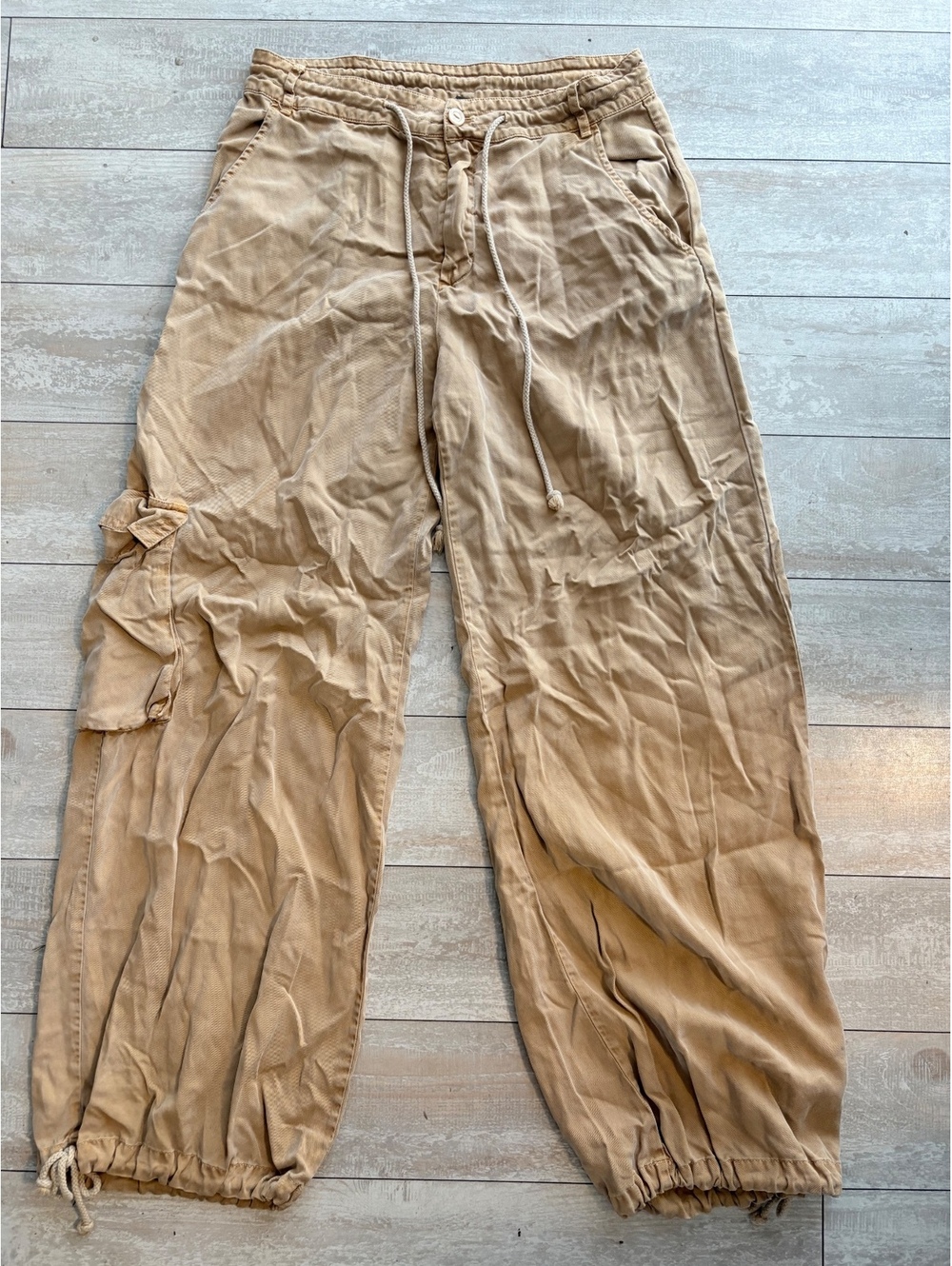 YFB Young Fabulous & Broke Tan Cargo Parachute Pants Size Small Drawstring